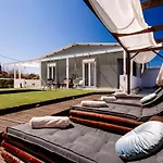 Vakantiehuis Paulanelas - Nature Retreat With Pool & Jacuzzi Offering Authentic Greek Hospitality By Mana Gers Gaitani