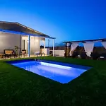 Vakantiehuis Paulanelas - Nature Retreat With Pool & Jacuzzi Offering Authentic Greek Hospitality By Mana Gers Gaitani