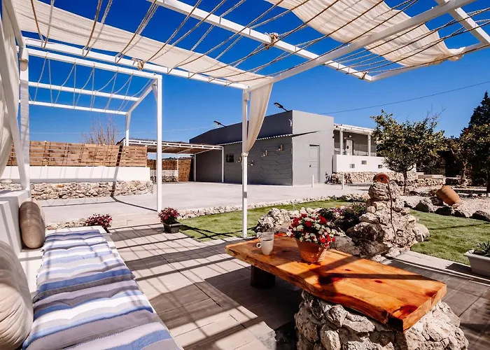 Paulanelas - Nature Retreat With Pool & Jacuzzi Offering Authentic Greek Hospitality By Mana Gers Semesterbostad *