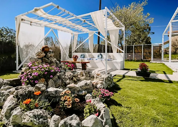 Semesterbostad Paulanelas - Nature Retreat With Pool & Jacuzzi Offering Authentic Greek Hospitality By Mana Gers Gaitani
