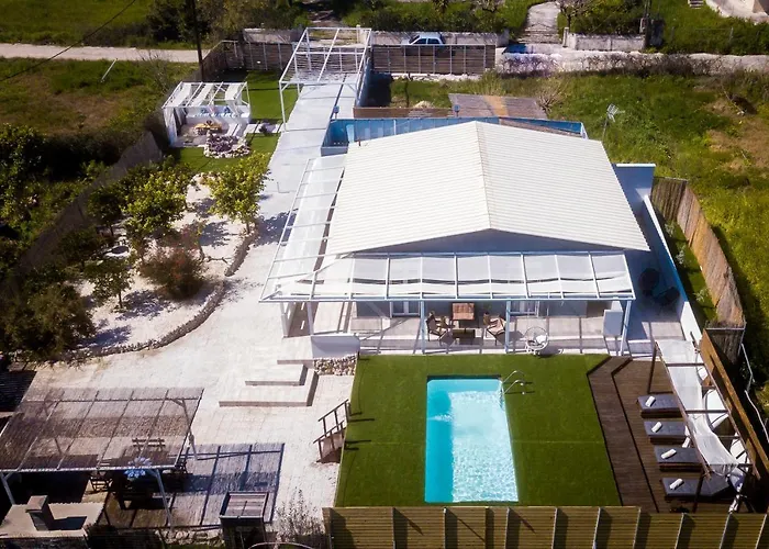 Paulanelas - Nature Retreat With Pool & Jacuzzi Offering Authentic Greek Hospitality By Mana Gers Semesterbostad Gaitani