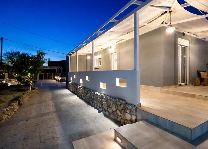 Paulanelas - Nature Retreat With Pool & Jacuzzi Offering Authentic Greek Hospitality By Mana Gers Semesterbostad *