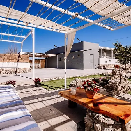 Paulanelas - Nature Retreat With Pool & Jacuzzi Offering Authentic Greek Hospitality By Mana Gers Ferienhaus *