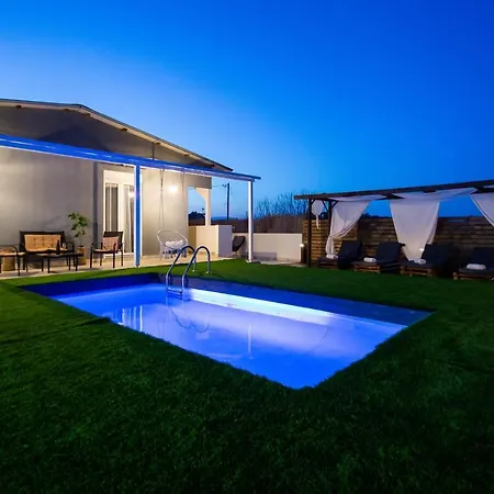 Ferienhaus Paulanelas - Nature Retreat With Pool & Jacuzzi Offering Authentic Greek Hospitality By Mana Gers Gaitani